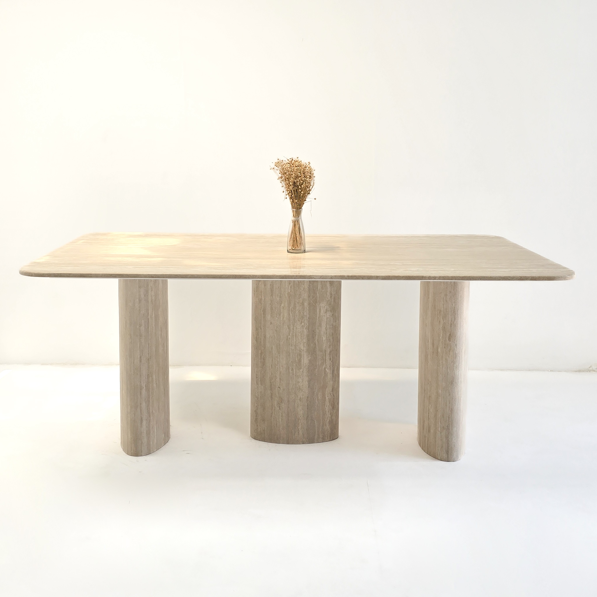 Livia Dining table