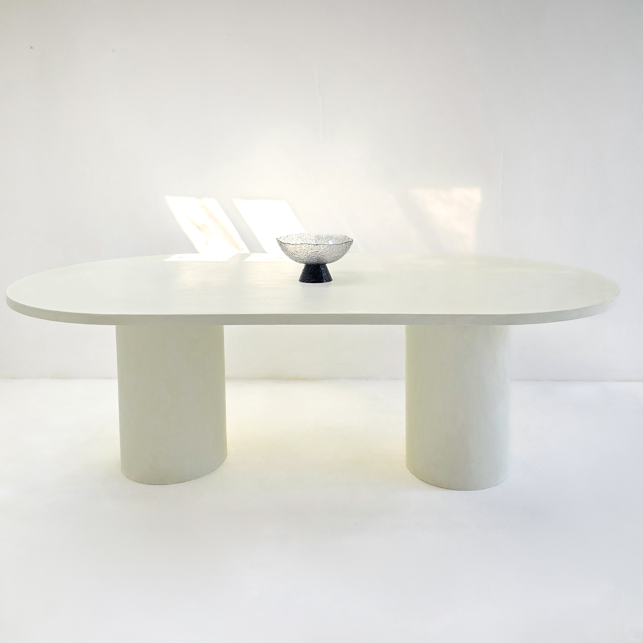 Vero dining table in microcement